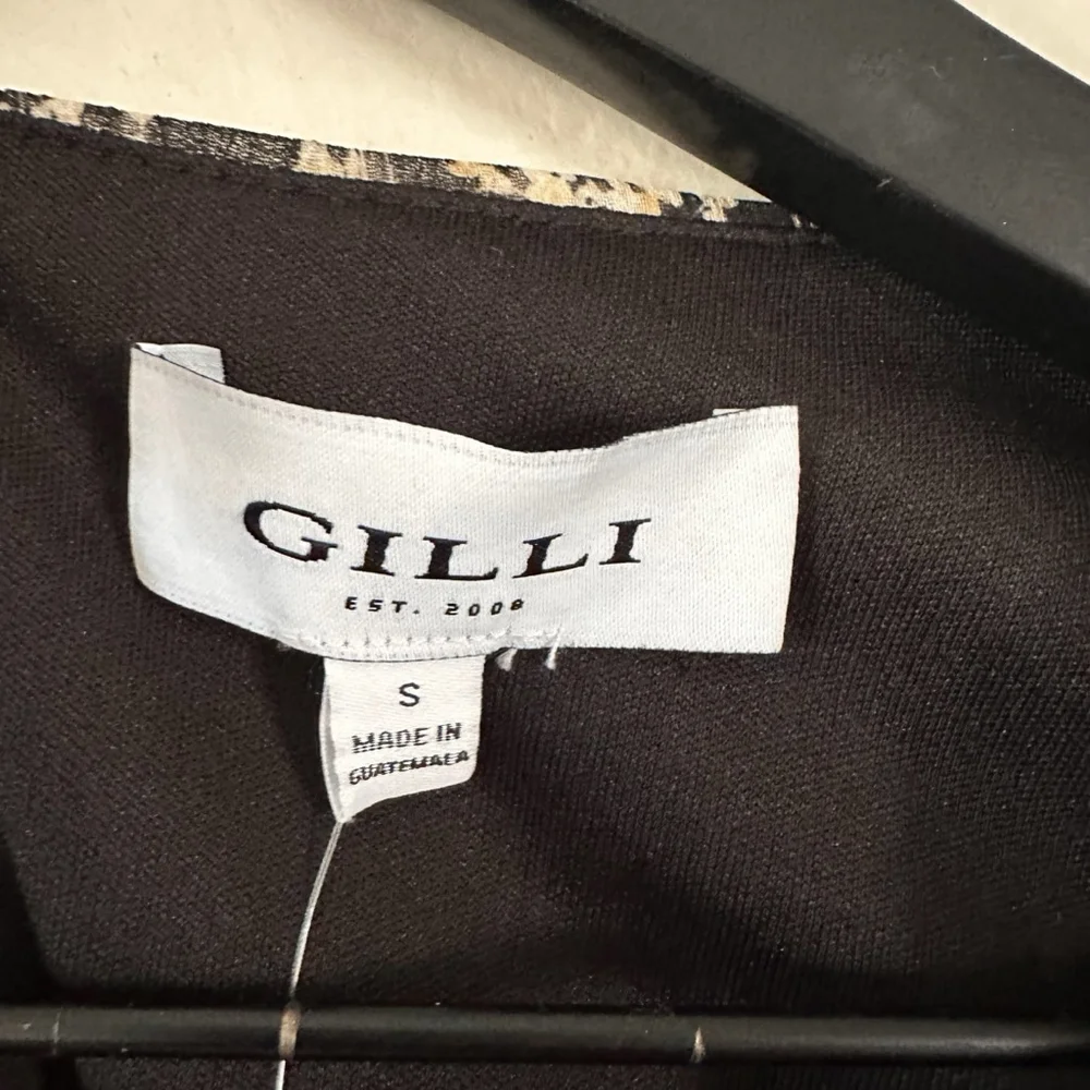 Gilli Black Cream Twist Front Blouse Top | Holiday Party | Size S